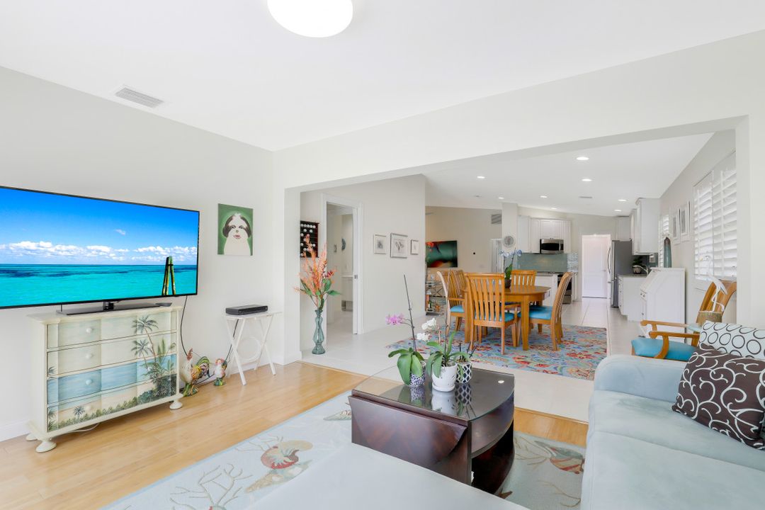 3868 Yakobi Ln, Naples, FL 34119