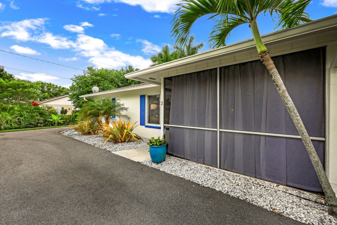 10095 7th St N #2, Naples, FL 34108