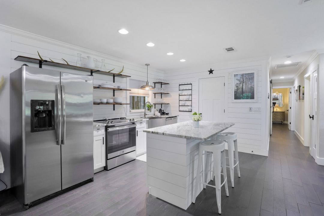 140 5th St NW, Naples, FL 34120