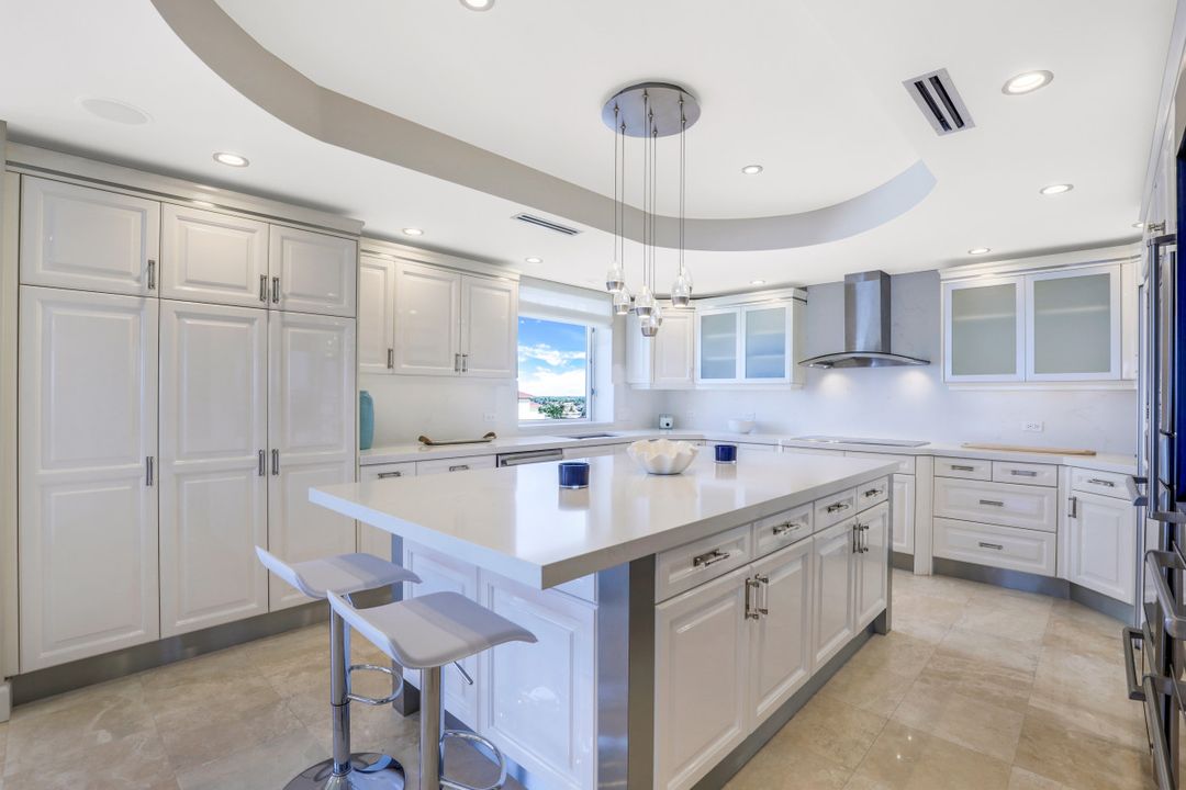 9811 Gulf Shore Dr, Naples, FL 34108