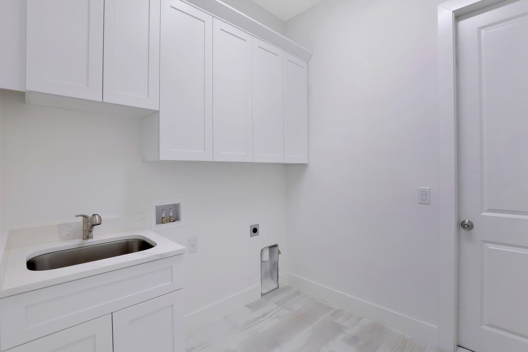 17 Tahiti Rd, Marco Island, FL 34145