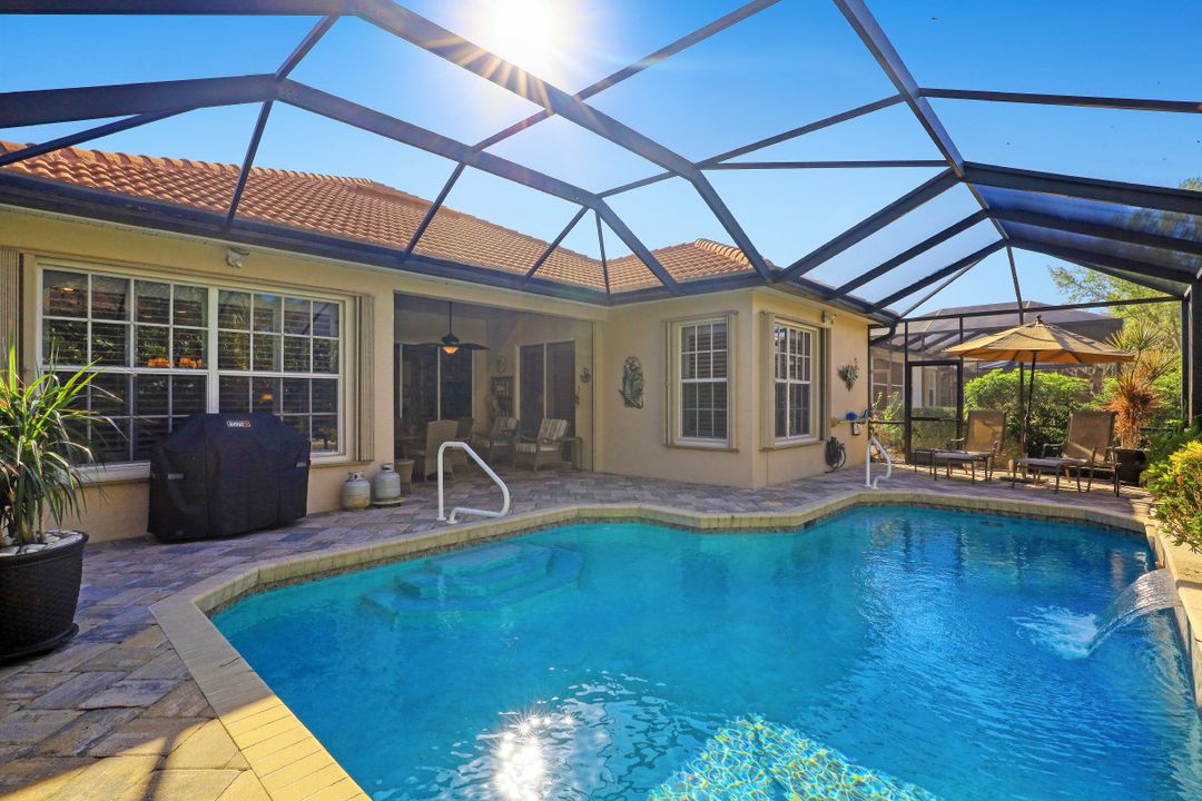 16208 Parque Ln, Naples, FL 34110