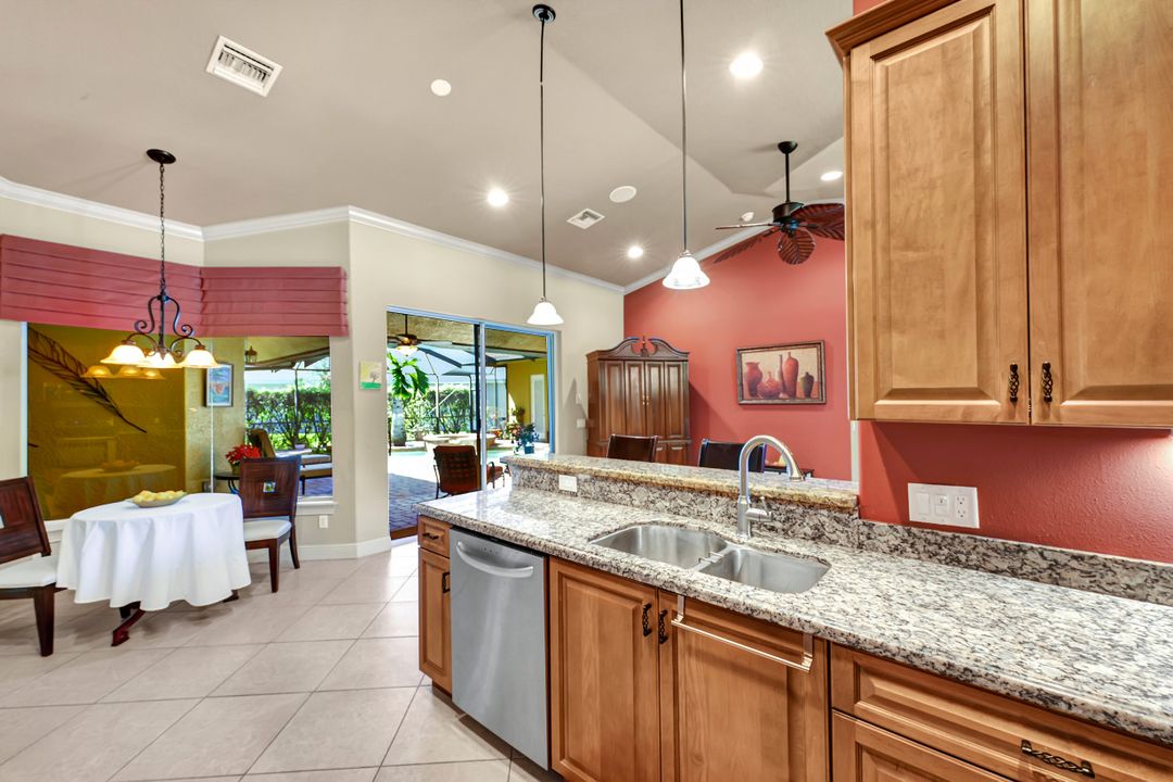 4000 Stonesthrow Ct, Naples, FL 34109