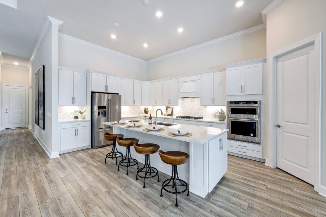 9528 Curlew Dr, Naples, FL 34120