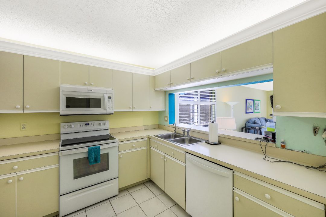 1250 Yesica Ann Cir #E201, Naples, FL 34110