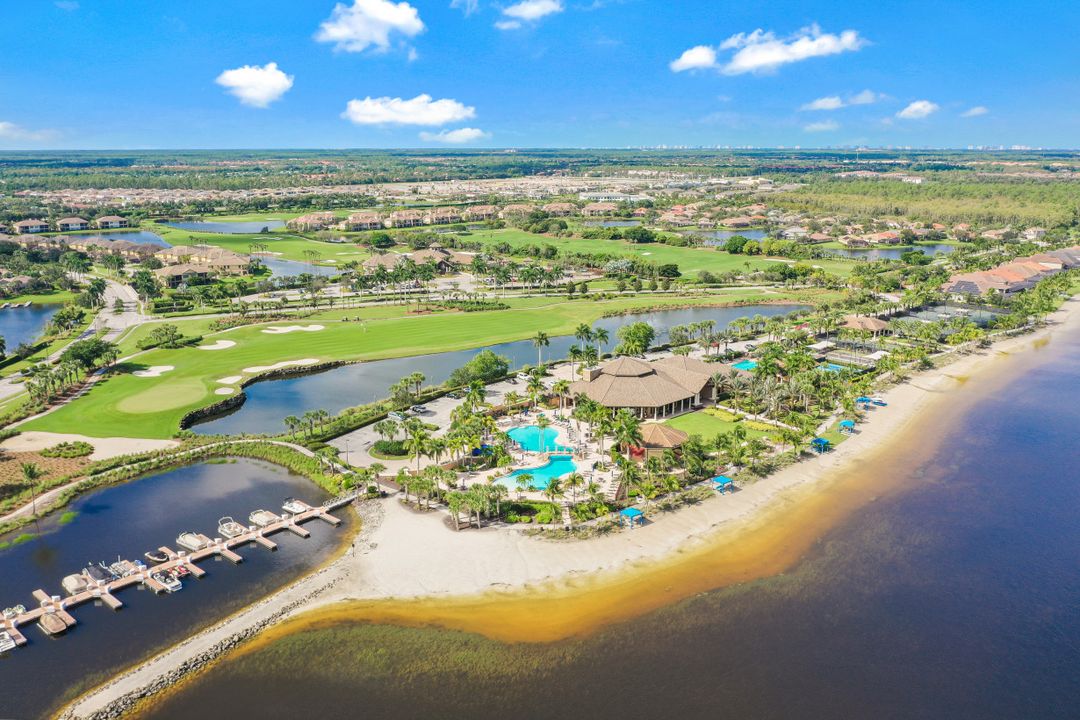 8826 Spinner Cove Ln, Naples, FL 34120