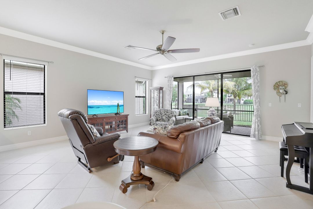 4554 Luminary Ave, Naples, FL 34119