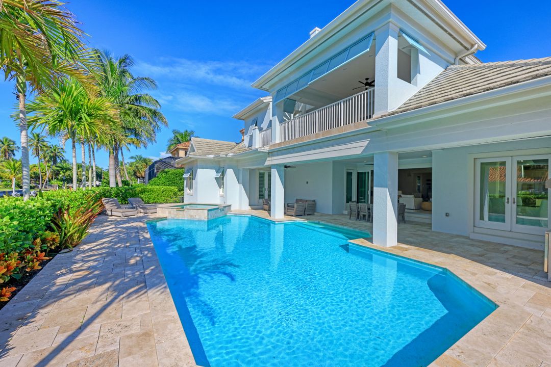 580 15th Ave S, Naples, FL 34102