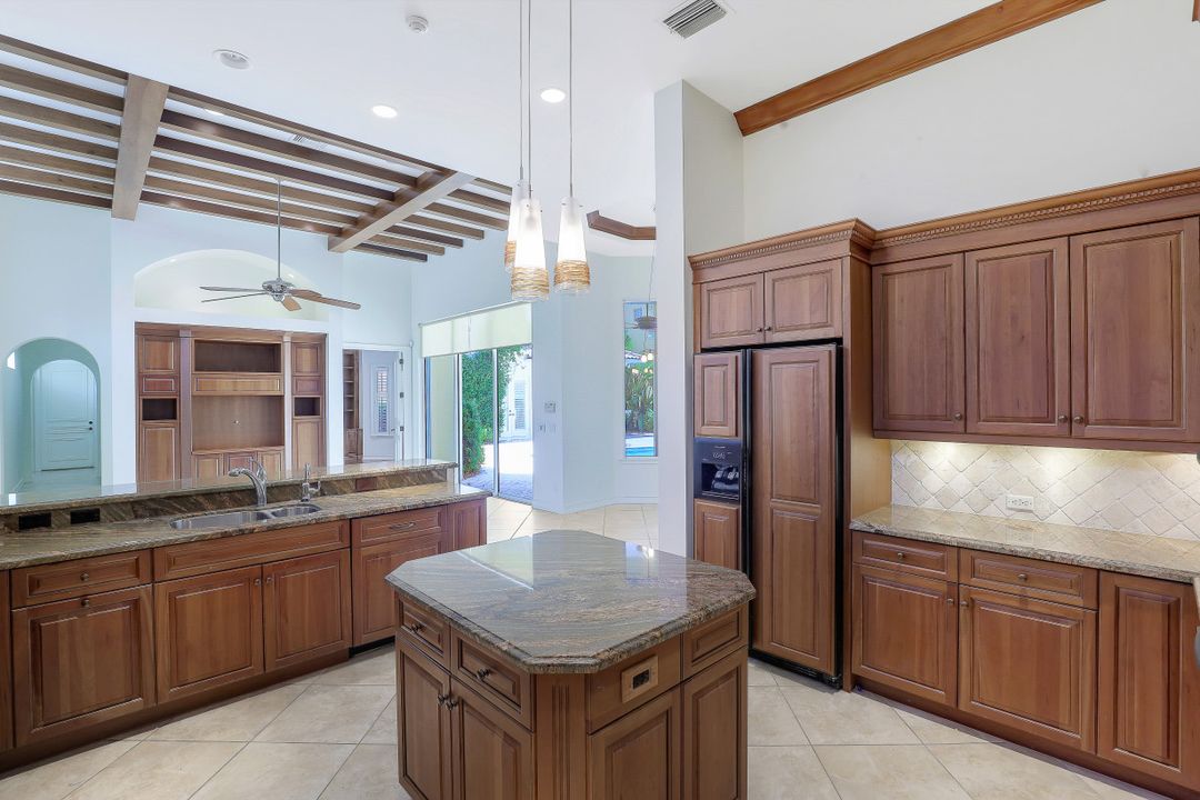 9155 Torrefino Ct, Naples, FL 34109