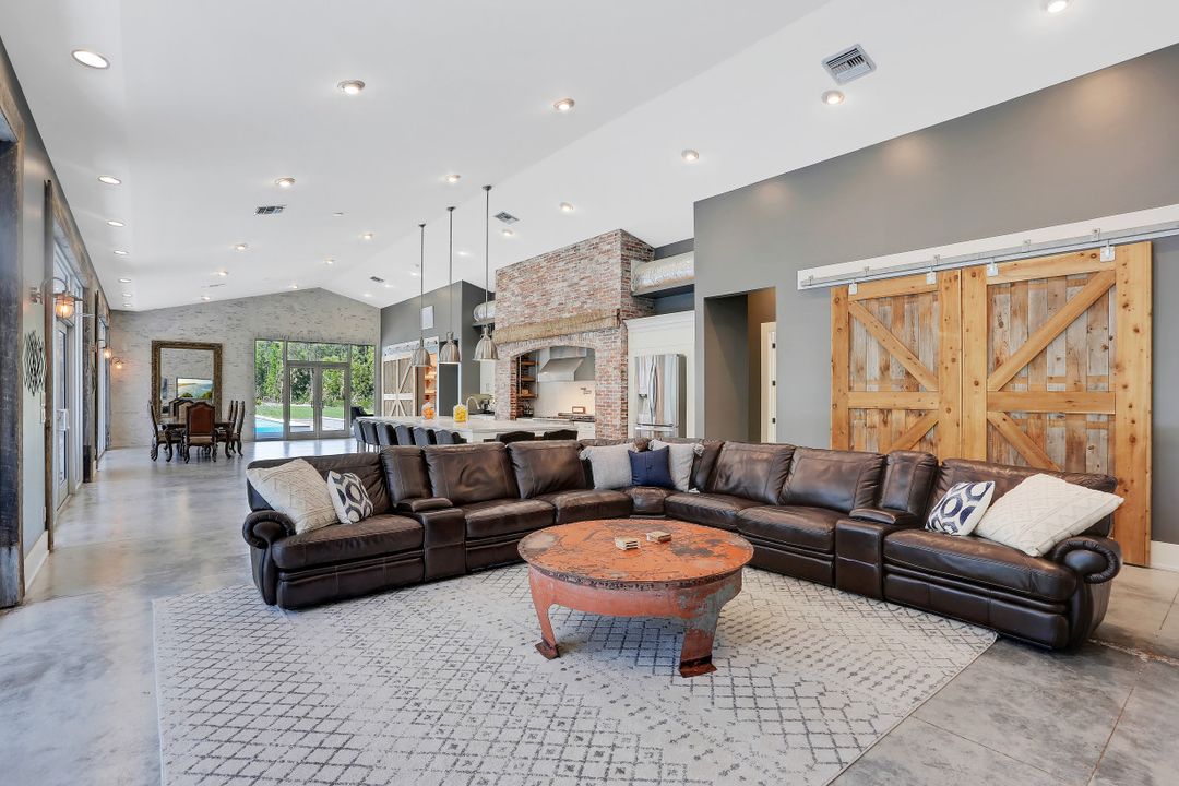 4441 5th Ave NW, Naples, FL 34119