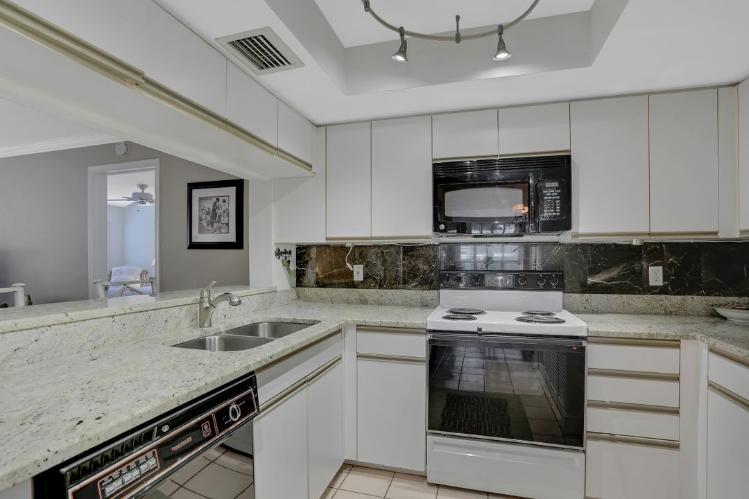 5637 Turtle Bay Dr #17, Naples, FL 34108