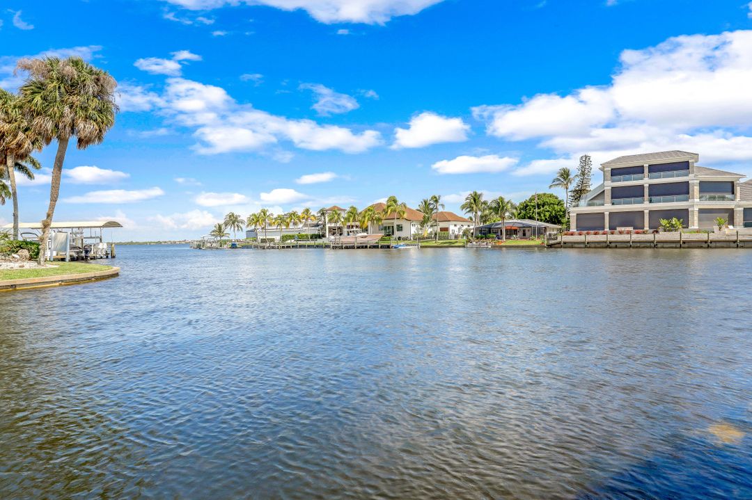 5360 Mikado Ct, Cape Coral, FL 33904