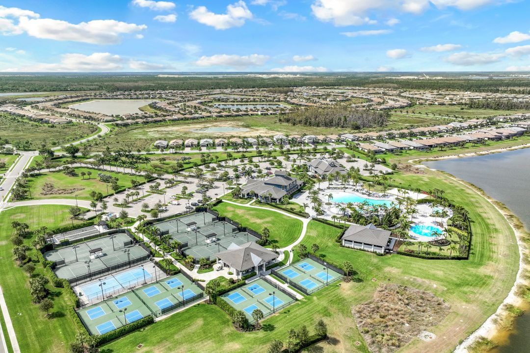 19835 Beechcrest Pl, Estero, FL 33928