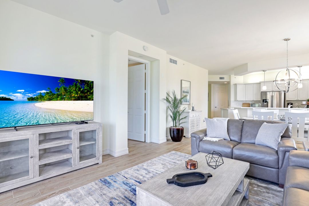 400 Flagship Dr, Naples, FL 34108