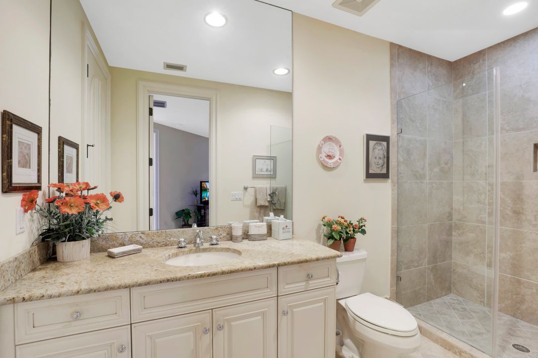 660 Riviera Dr, Naples, FL 34103