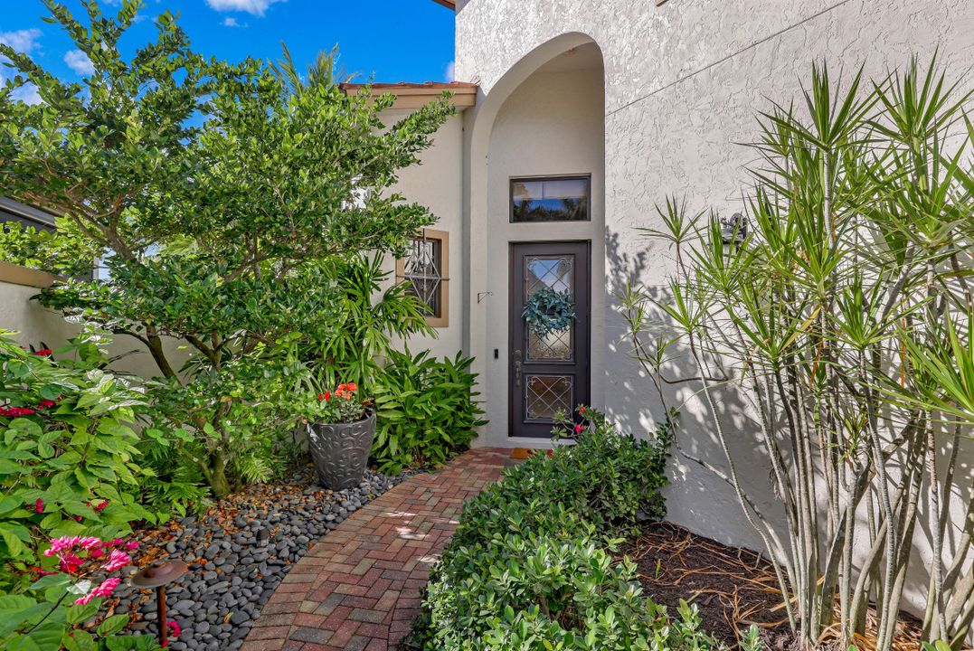 7915 Cordoba Pl, Naples, FL 34113