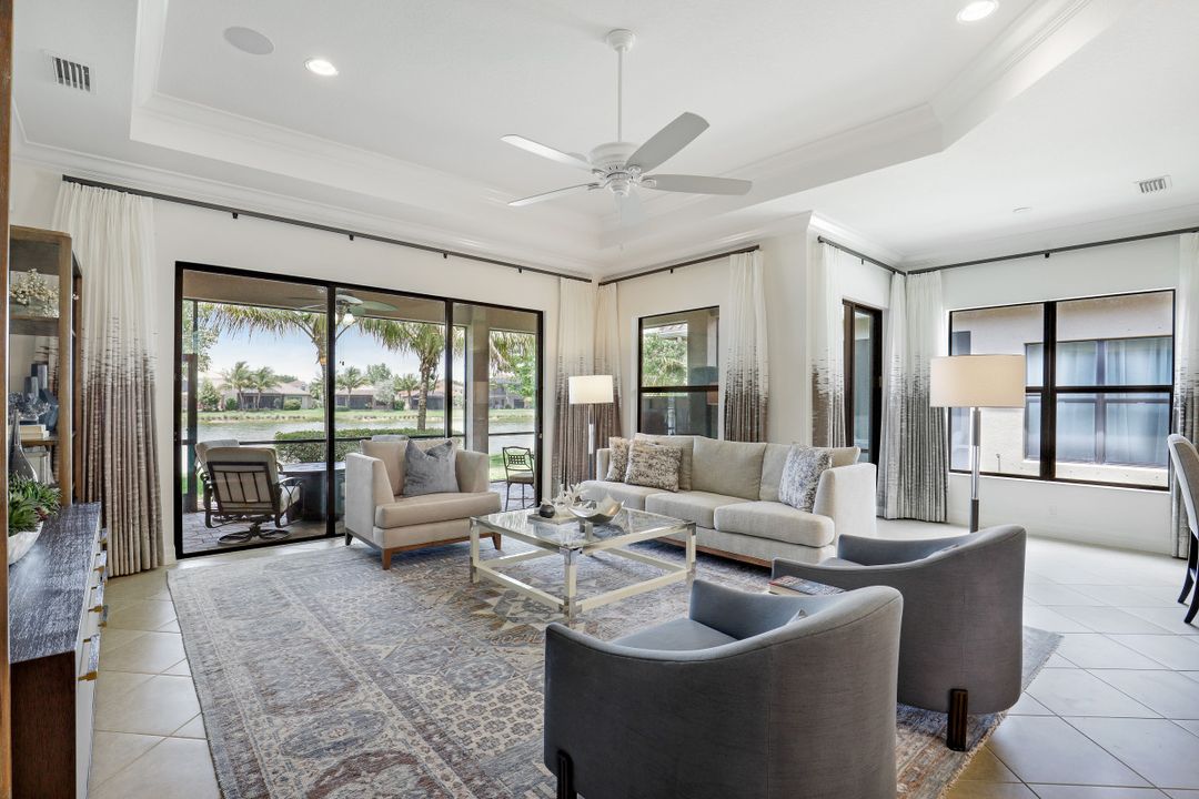 13719 Luna Dr, Naples, FL 34109