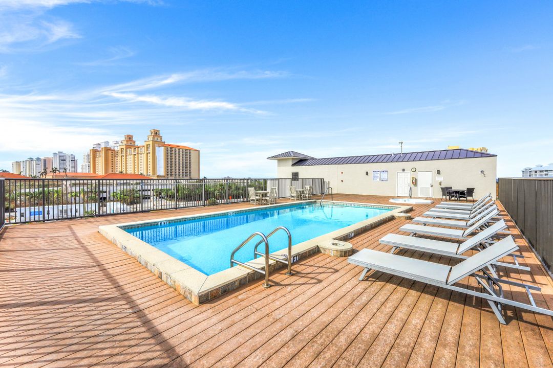 260 Southbay Dr #104, Naples, FL 34108