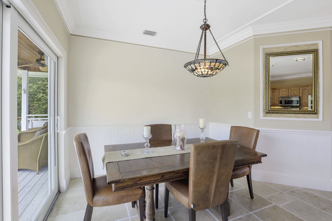 39 W Pelican St, Naples, FL 34113