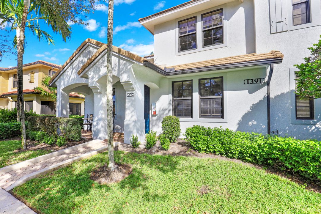 1391 Santiago Cir #902, Naples, FL 34113