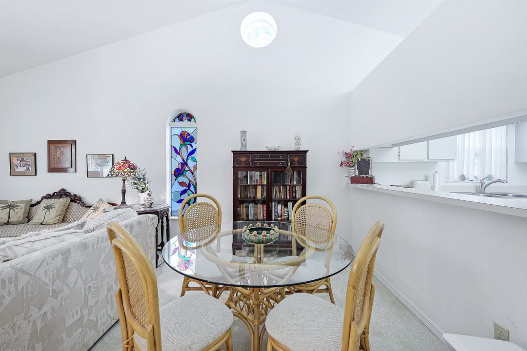 812 102nd Ave N, Naples, FL 34108