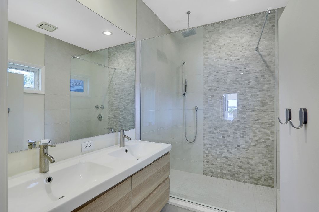 1028 W Inlet Dr, Marco Island, FL 34145