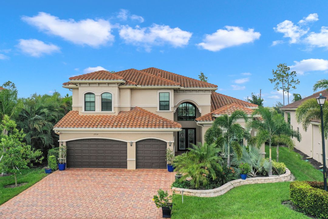 2934 Cinnamon Bay Cir, Naples, FL 34119