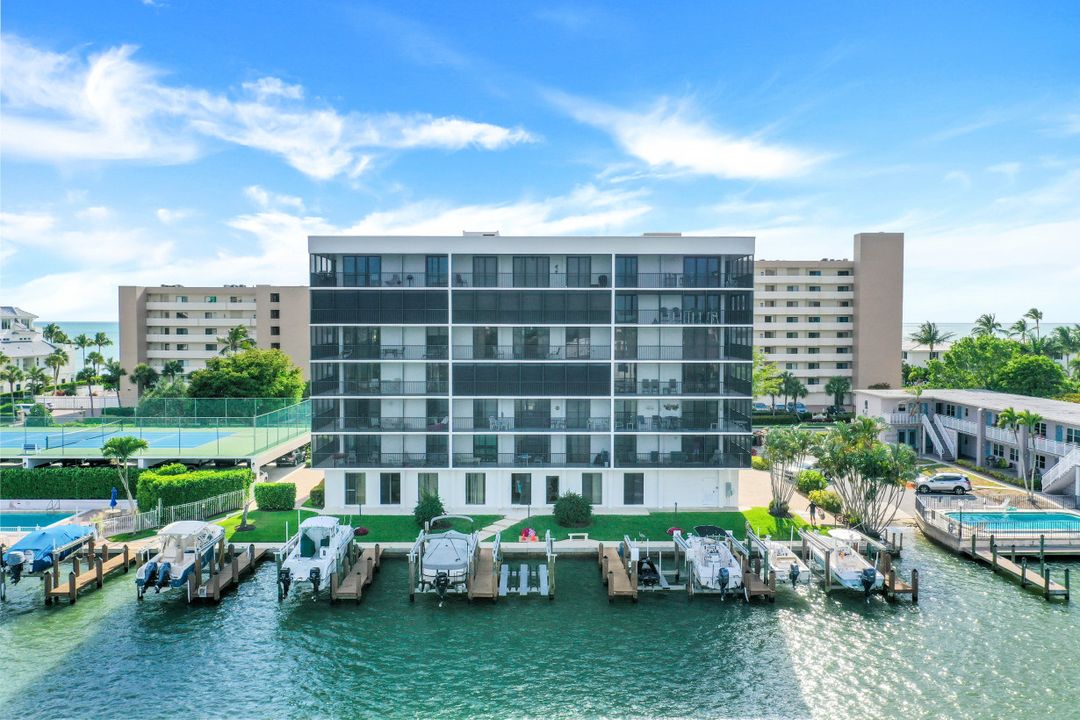 10482 Gulf Shore Dr #231, Naples, FL 34108