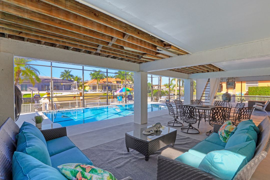 1672 Barbarosa Ct, Marco Island, FL 34145