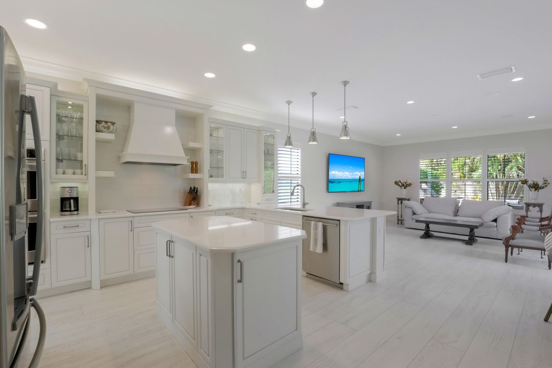 13840 Luna Dr, Naples, FL 34109