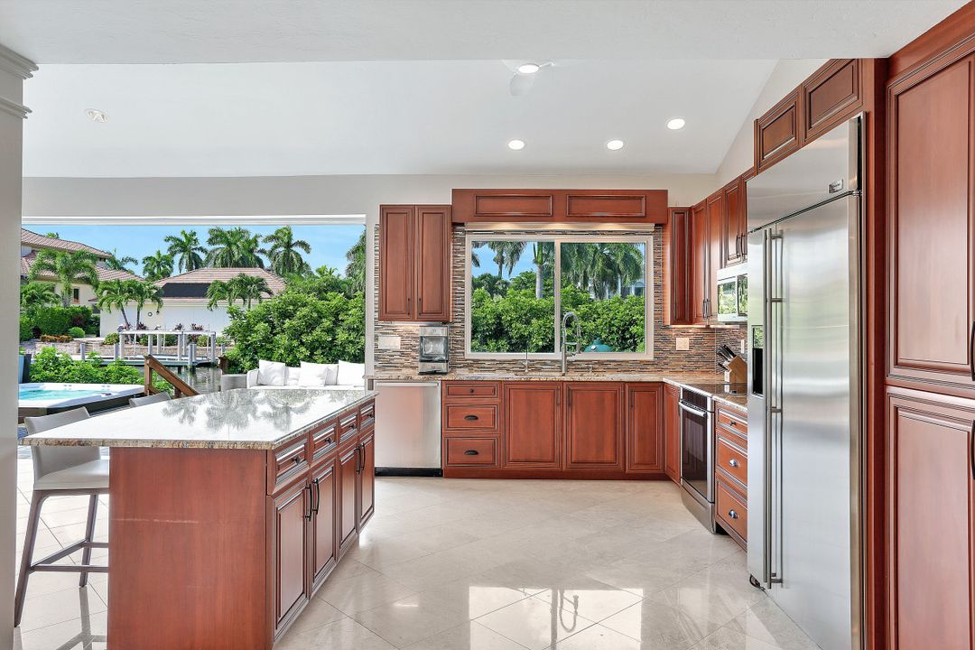 151 Bayview Ave, Naples, FL 34108