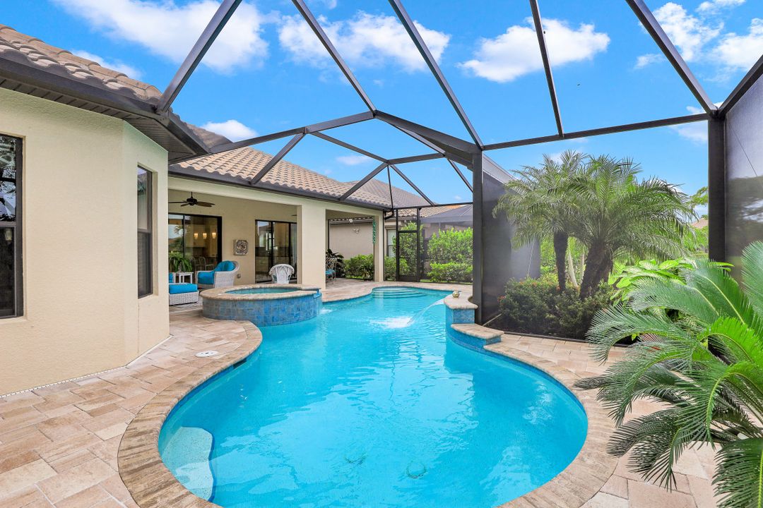 8450 Palacio Terrace W, Naples, FL 34114