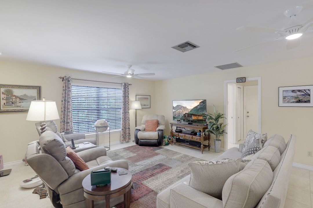 2259 Queens Way, Naples, FL 34112