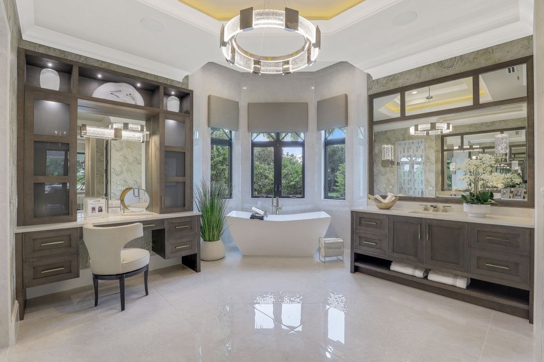 13610 Pondview Cir, Naples, FL 34119