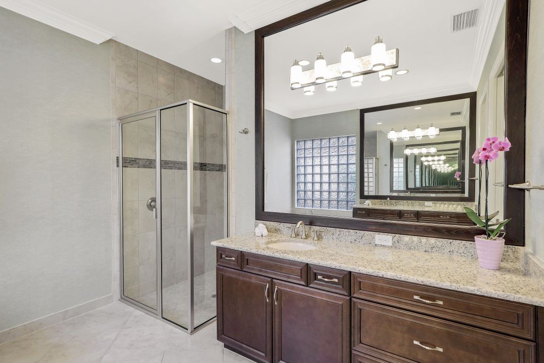 2915 Cinnamon Bay Cir, Naples, FL 34119