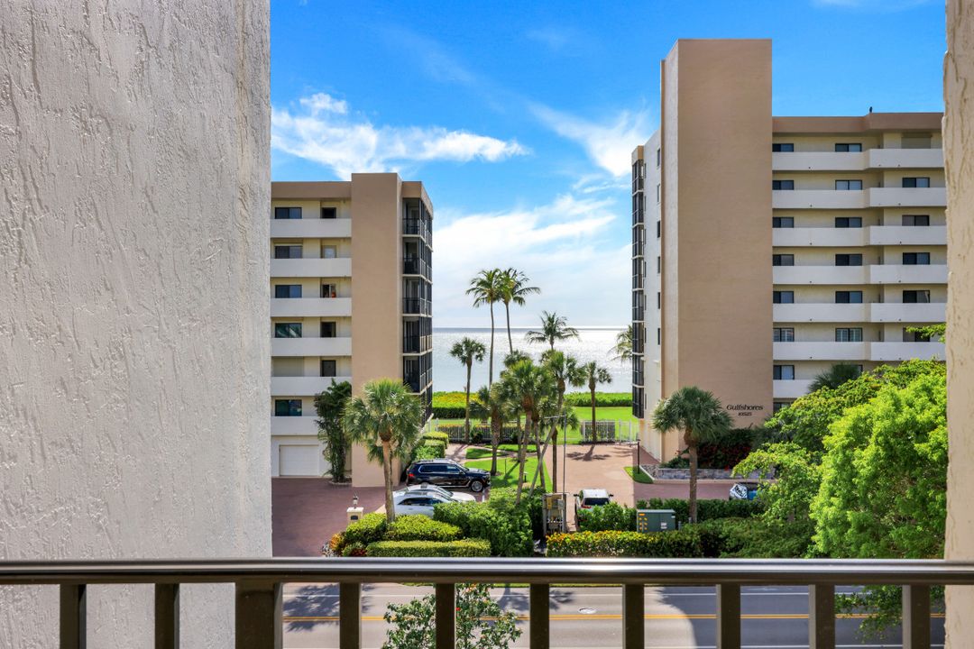10482 Gulf Shore Dr #231, Naples, FL 34108