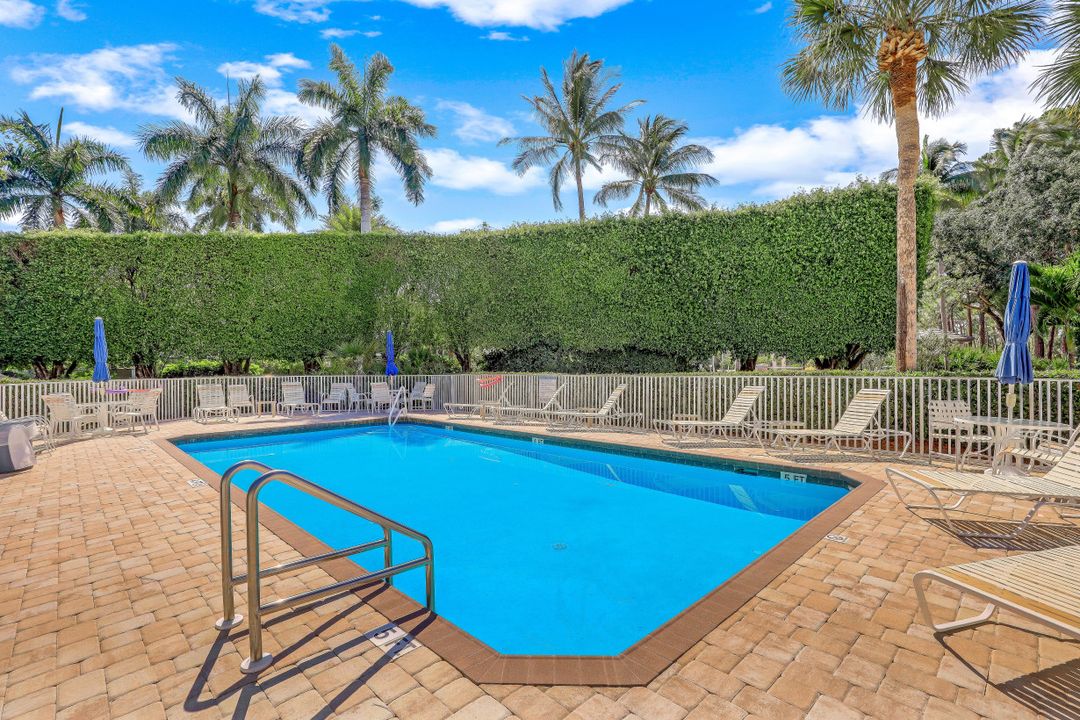 666 Wiggins Bay Dr #B-24, Naples, FL 34110