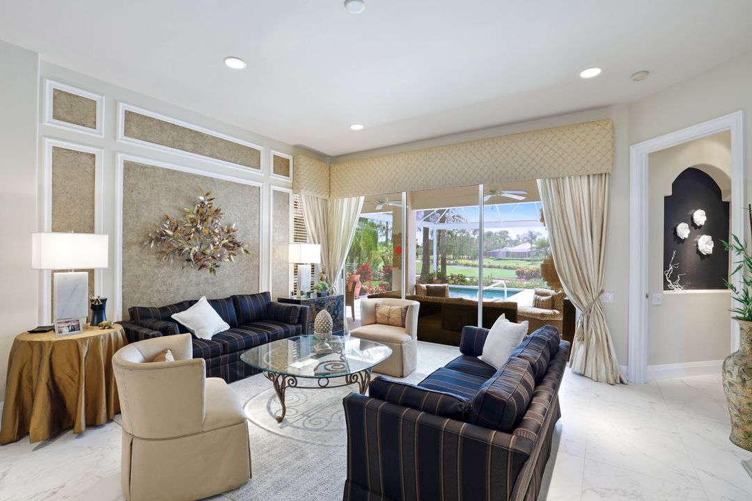 8586 Gleneagle Way, Naples, FL 34120