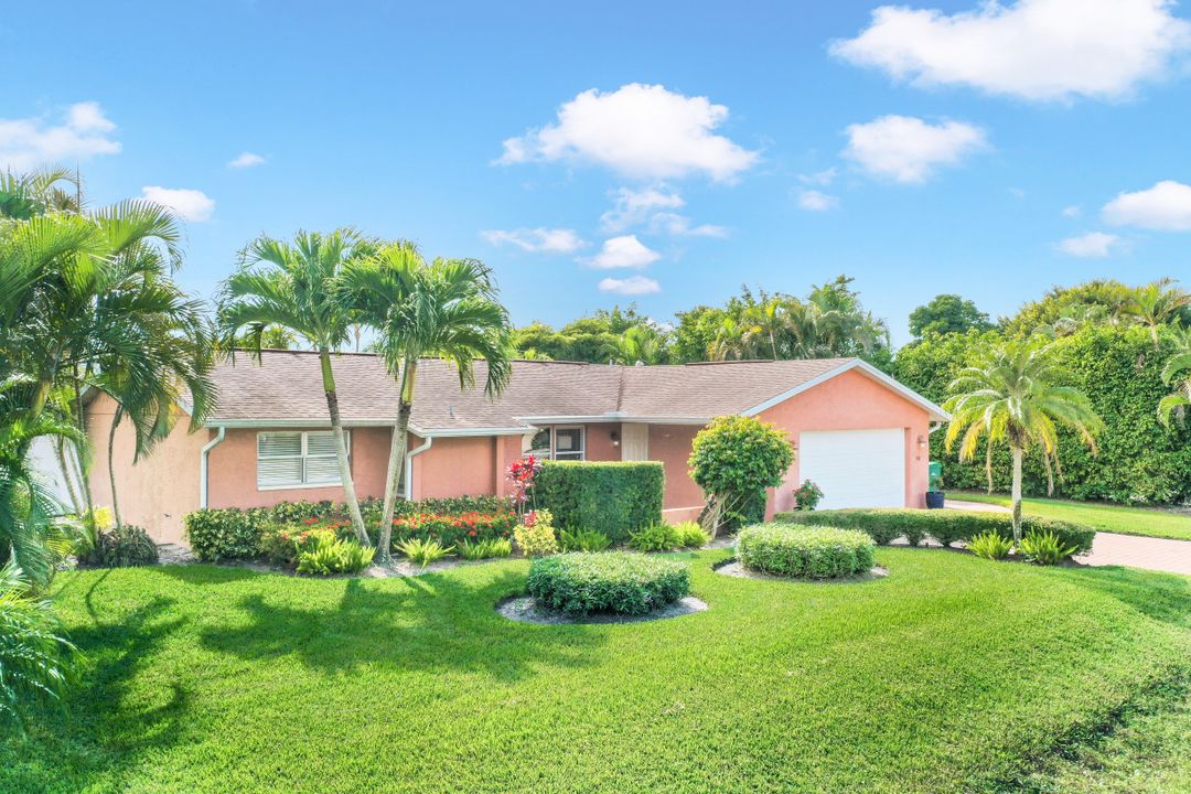 580 105th Ave N, Naples, FL 34108