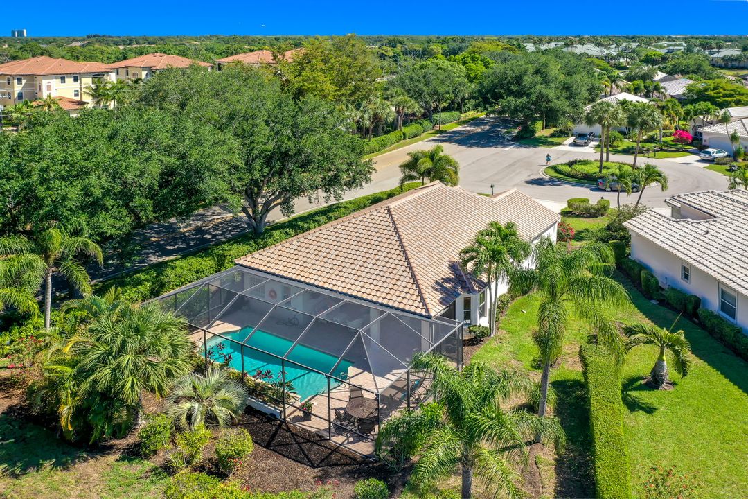 24761 Goldcrest Dr, Bonita Springs, FL 34134