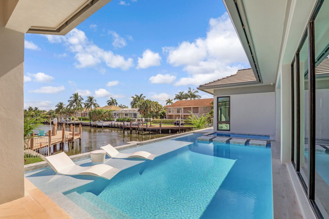 950 Bonita Ct, Marco Island, FL 34145