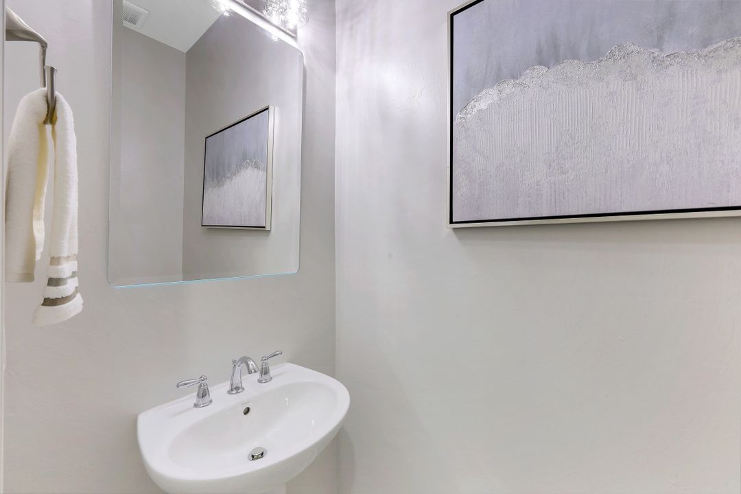 8696 Dilillo Ct, Naples, FL 34119