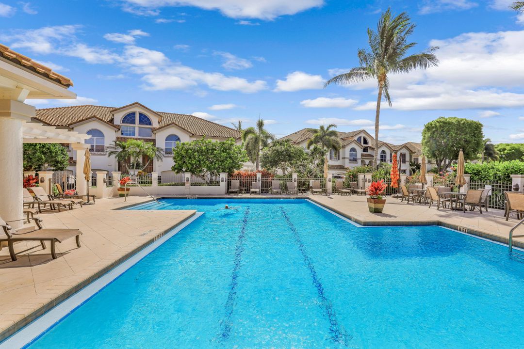 107 Colonade Cir #103, Naples, FL 34103