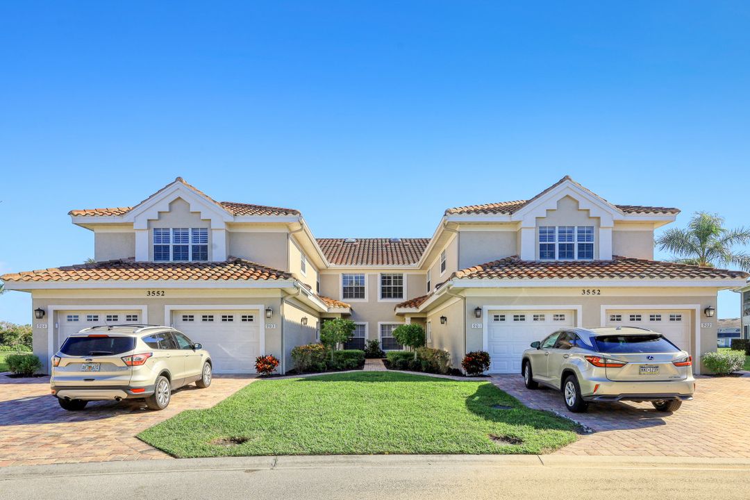 3552 Windjammer Cir #902, Naples, FL 34112