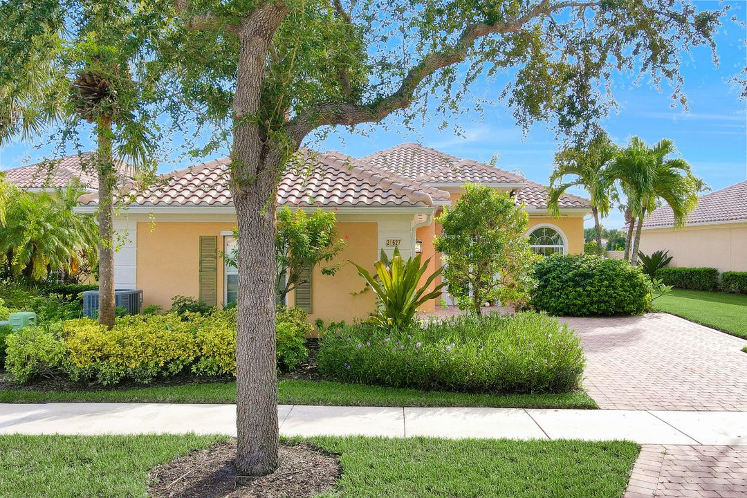 28627 Wahoo Dr, Bonita Springs, FL 34135