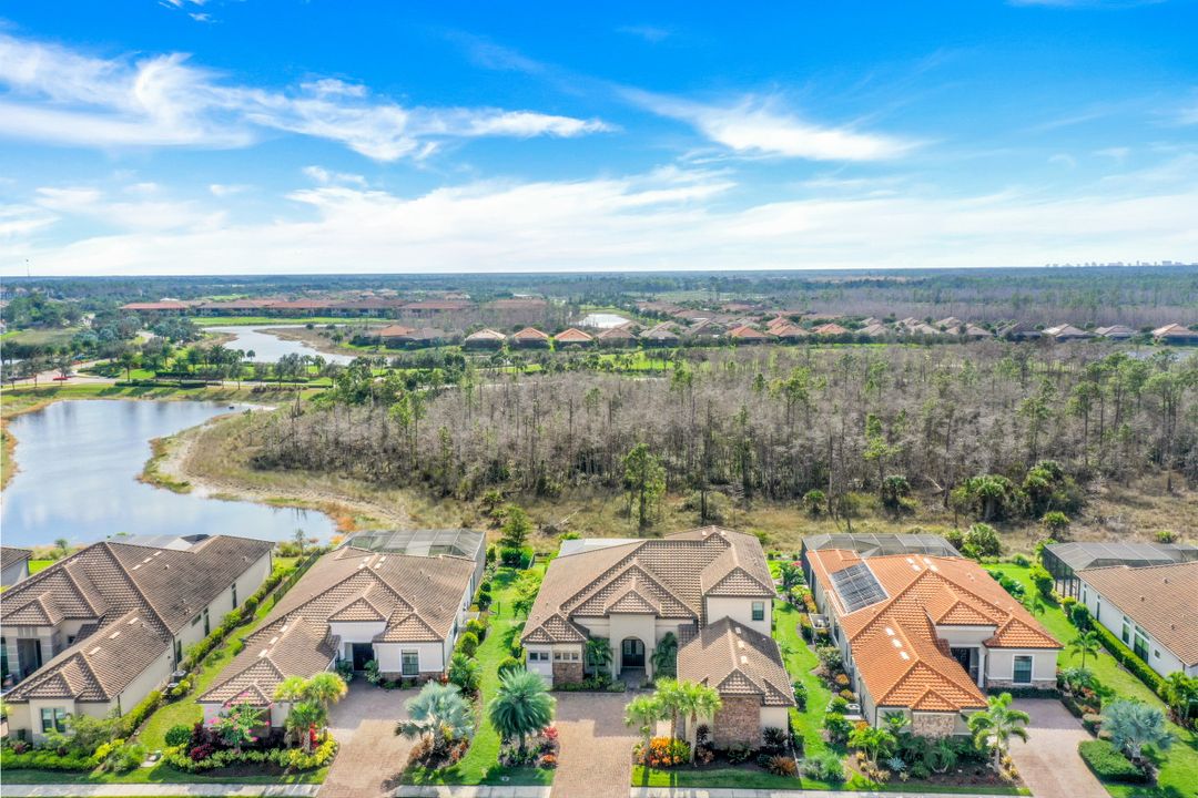 9086 Sorreno Ct, Naples, FL 34119