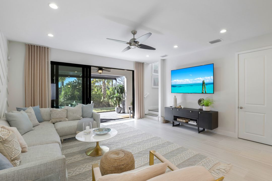 12944 Pembroke Dr, Naples, FL 34105