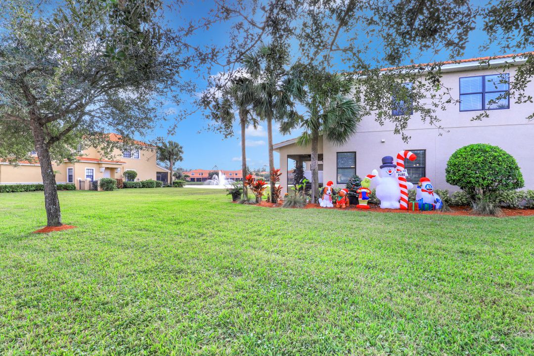 15571 Summit Pl Cir, Naples, FL 34119