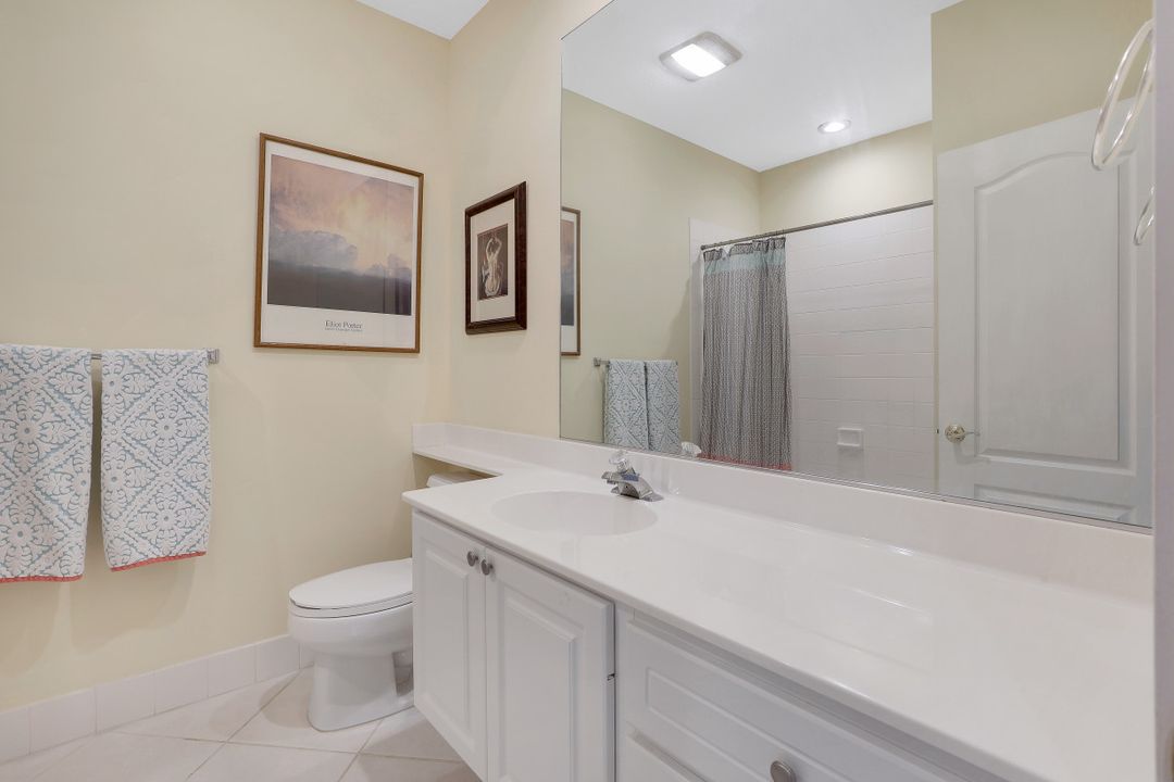 5637 Cove Cir, Naples, FL 34119