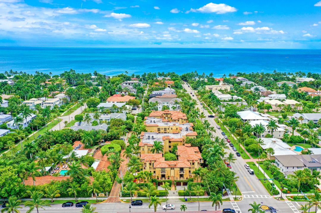 270 5th Ave S #H-2, Naples, FL 34102